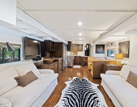 Aspen Unit Living room