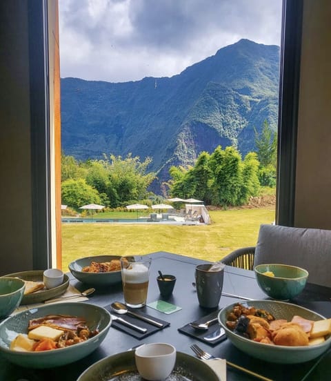 Free daily full breakfast