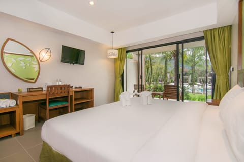 Leaf Room | Premium bedding, minibar, in-room safe, desk