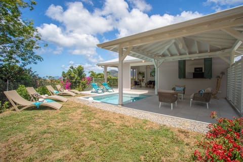 Villa rental sea view and walking distance to the beach in Sainte-Anne, Martinique.