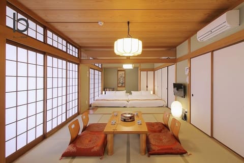 bedroom 1 ※chairs were removed (we have floor cushion) ※現在座椅子は撤去中です。座布団のみ。