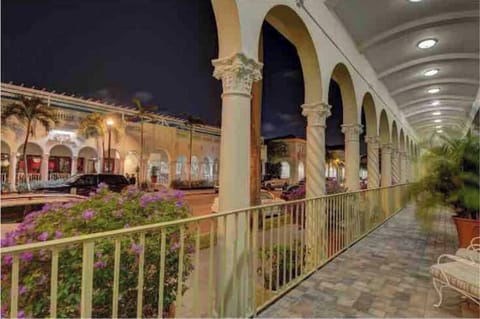 beautiful setting to sit and relax.  walk to restaurants and supermarkets 