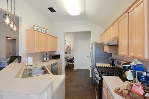 A spacious kitchen with space for entertainment