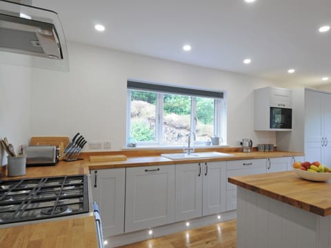 Kitchen | Bryn Derw, Barmouth