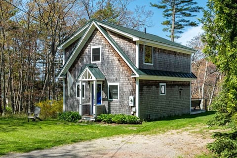 A quaint New England cottage, perfect for your stay in the Boothbay Region