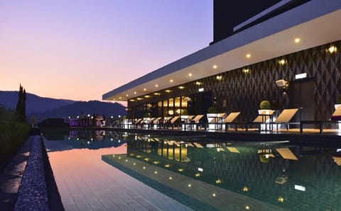 Outdoor pool, pool umbrellas, sun loungers