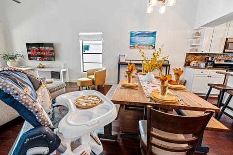 Dining for 8, plus a high chair for your little one—everyone has a seat!