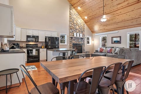 Enjoy our fancy kitchen and eat with your family and friends at our 8-seat dining table.