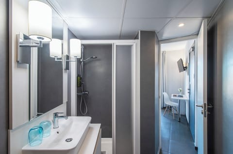 Standard Single Room, Balcony | Bathroom | Shower, hair dryer, towels, soap