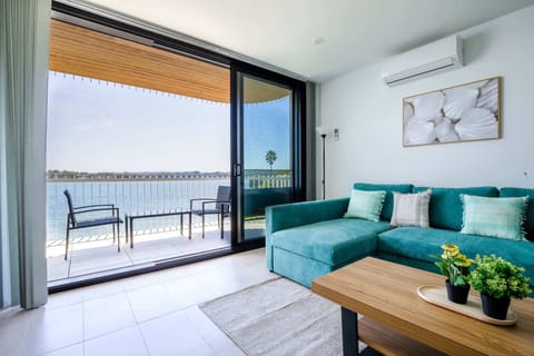 Living room - Balcony
