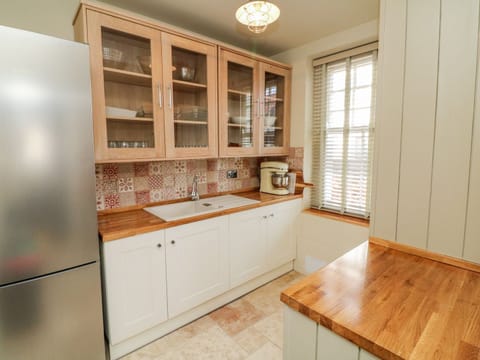 Dishwasher, cookware/dishes/utensils