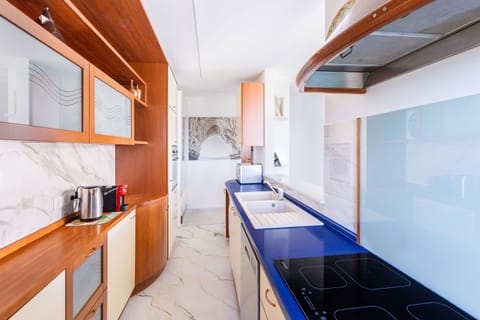 Apartment | Private kitchen | Dishwasher