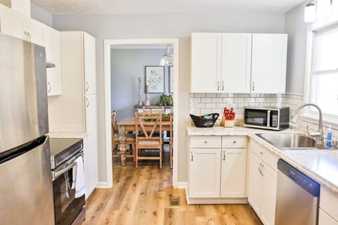 Nice well stocked kitchen