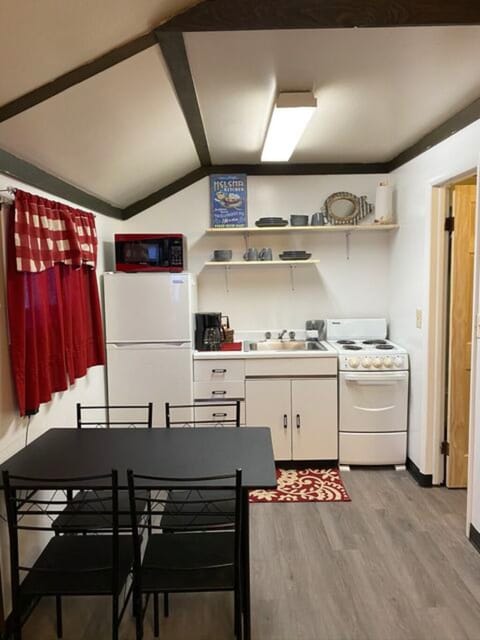 Full kitchen