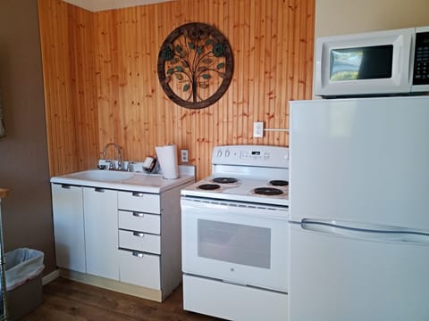 Full kitchen