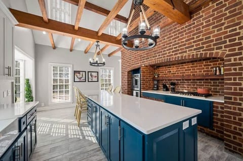 Kitchen w/ Extended Island