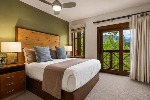 A warm and stylish studio getaway in the center of it all.