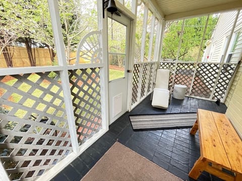 Green Acres - Screened in Side Porch
