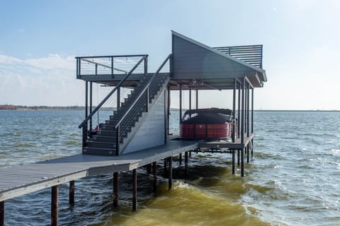 CJ's Hideaway features a private dock and sundeck available for your use.