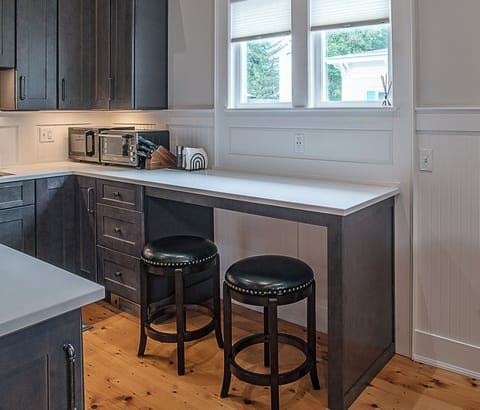 Kitchen breakfast seating