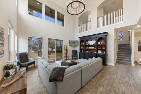 Family room with open views to Lake Texoma and oversized deck with smart TV
