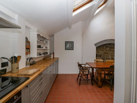 Cottage | Private kitchen | Fridge, dishwasher, electric kettle, toaster