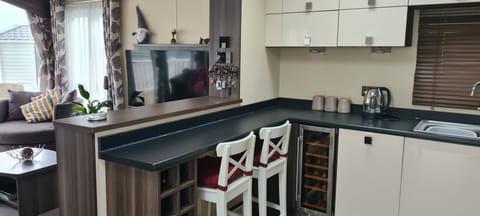 Breakfast Bar, Wine Cooler