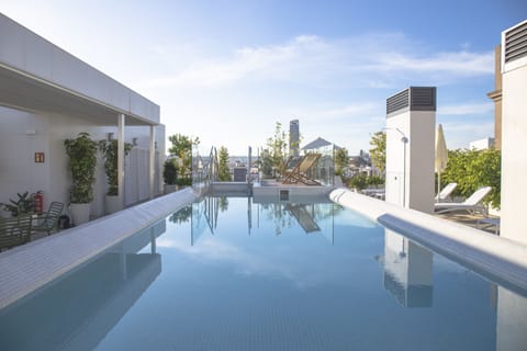 Seasonal outdoor pool, open 9:30 AM to 8:00 PM, pool umbrellas