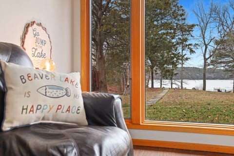 Relax in the living room with a beautiful view of the lake! 