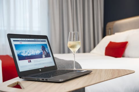 Standard Room (with Free Hot Breakfast) | Laptop workspace, blackout drapes, iron/ironing board, WiFi (free)