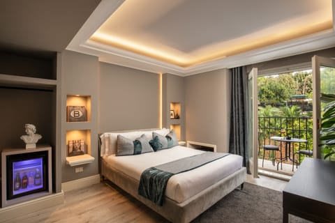 Superior Room, Balcony | In-room safe, desk, blackout drapes, iron/ironing board