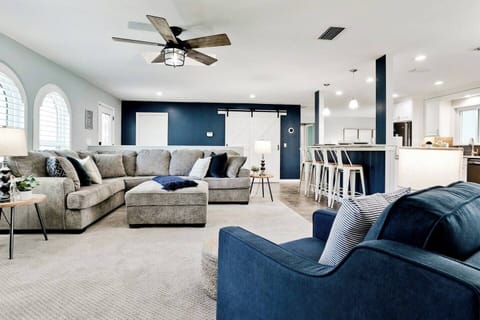 Experience luxury in our open concept space with a cozy living room, fully equipped kitchen, and stylish dining area. Perfect for relaxation and socializing, it's ideal for any traveler.