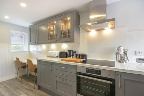 Fridge, cookware/dishes/utensils