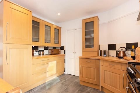 Fridge, dishwasher, cookware/dishes/utensils