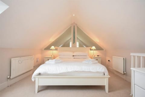 3 bedrooms, individually decorated, individually furnished, free WiFi