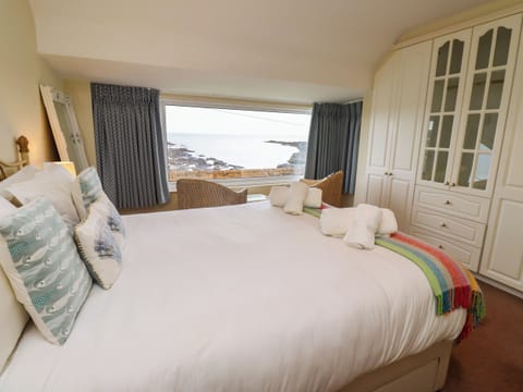 4 bedrooms, individually decorated, individually furnished, free WiFi