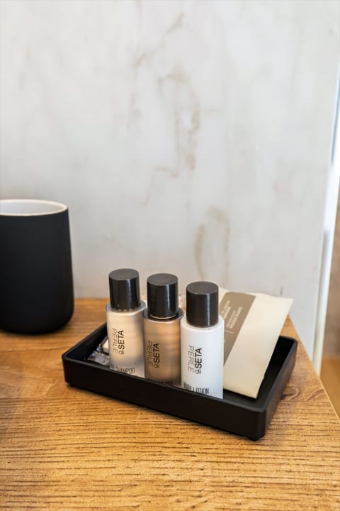 Separate tub and shower, rainfall showerhead, free toiletries