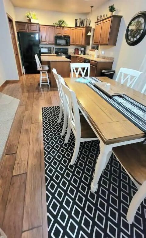 Dining room looking into kitchen