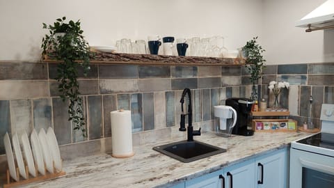 full kitchen 