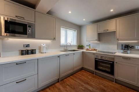 Fridge, dishwasher, cookware/dishes/utensils