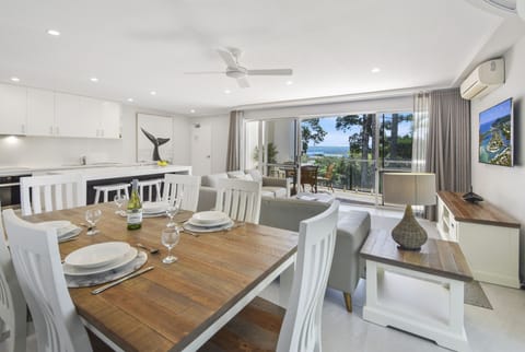 Apartment, 3 Bedrooms (with balcony) | Living room | TV, DVD player