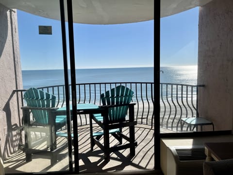 Direct Oceanfront 7th floor View