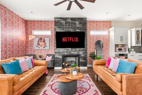 Your Nashville glam headquarters — lounge, laugh & binge together