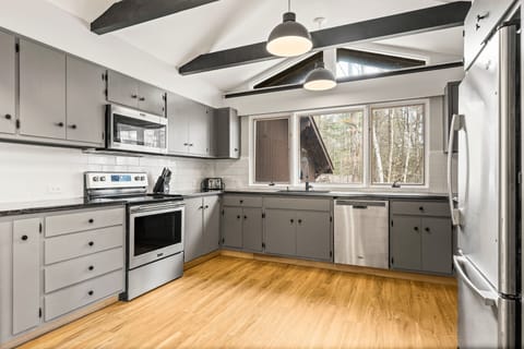 Homemade meals are best prepared here! fully equipped with essential amenities.