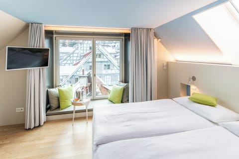 Superior Room, Air conditioning, City View | Hypo-allergenic bedding, in-room safe, desk, laptop workspace