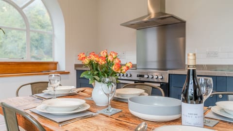 Kitchen/Dining Room, The Old Pump House, Bolthole Retreats