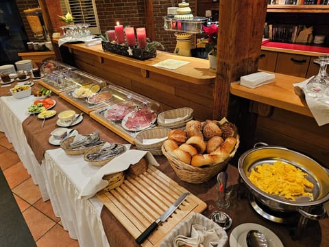 Daily buffet breakfast for a fee