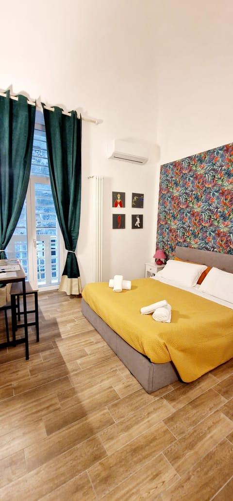 Family Room | Laptop workspace, blackout drapes, free WiFi, bed sheets