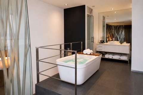 Deluxe Duplex, Tower | Bathroom | Combined shower/tub, jetted tub, rainfall showerhead, free toiletries