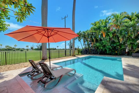 Backyard pool Oasis on the Golf Course
